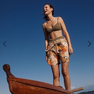 NWT Madewell Second Wave Board Shorts in Tropical Vacation